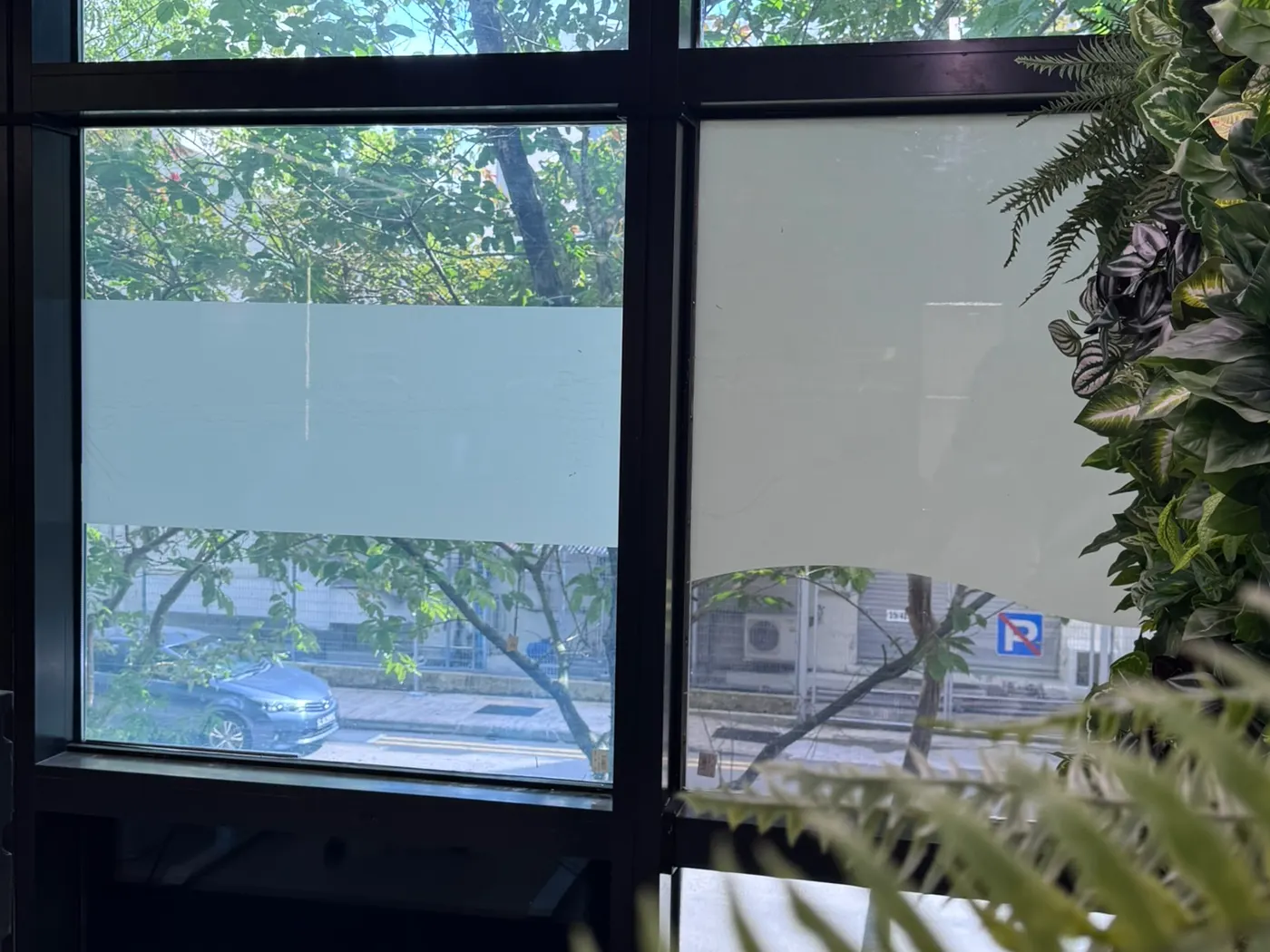 The same fully filmed window switched to privacy mode, the frost forming a horizontal band pattern